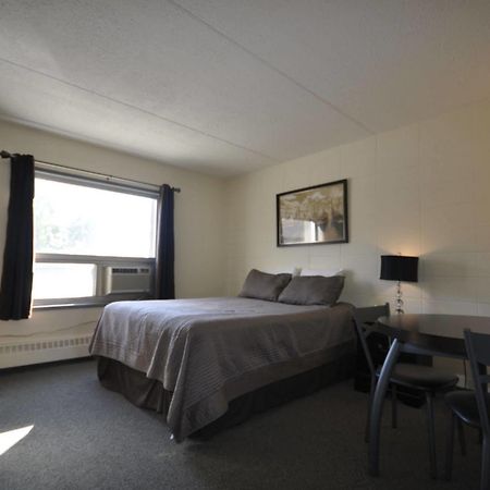 Beaverlodge Motor Inn 外观 照片