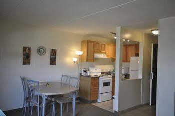 Beaverlodge Motor Inn 外观 照片