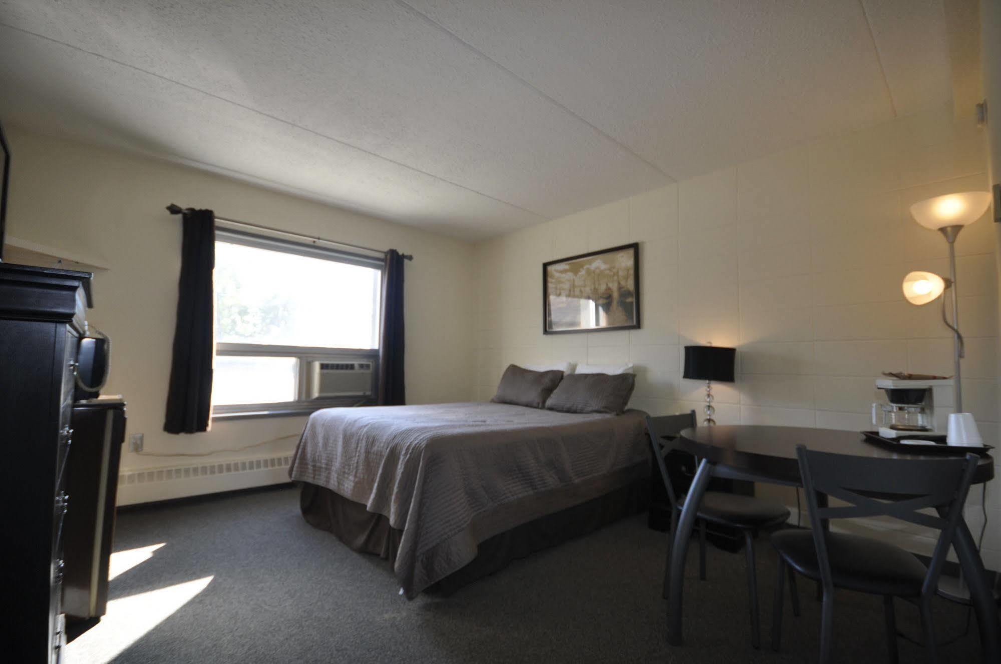 Beaverlodge Motor Inn 外观 照片