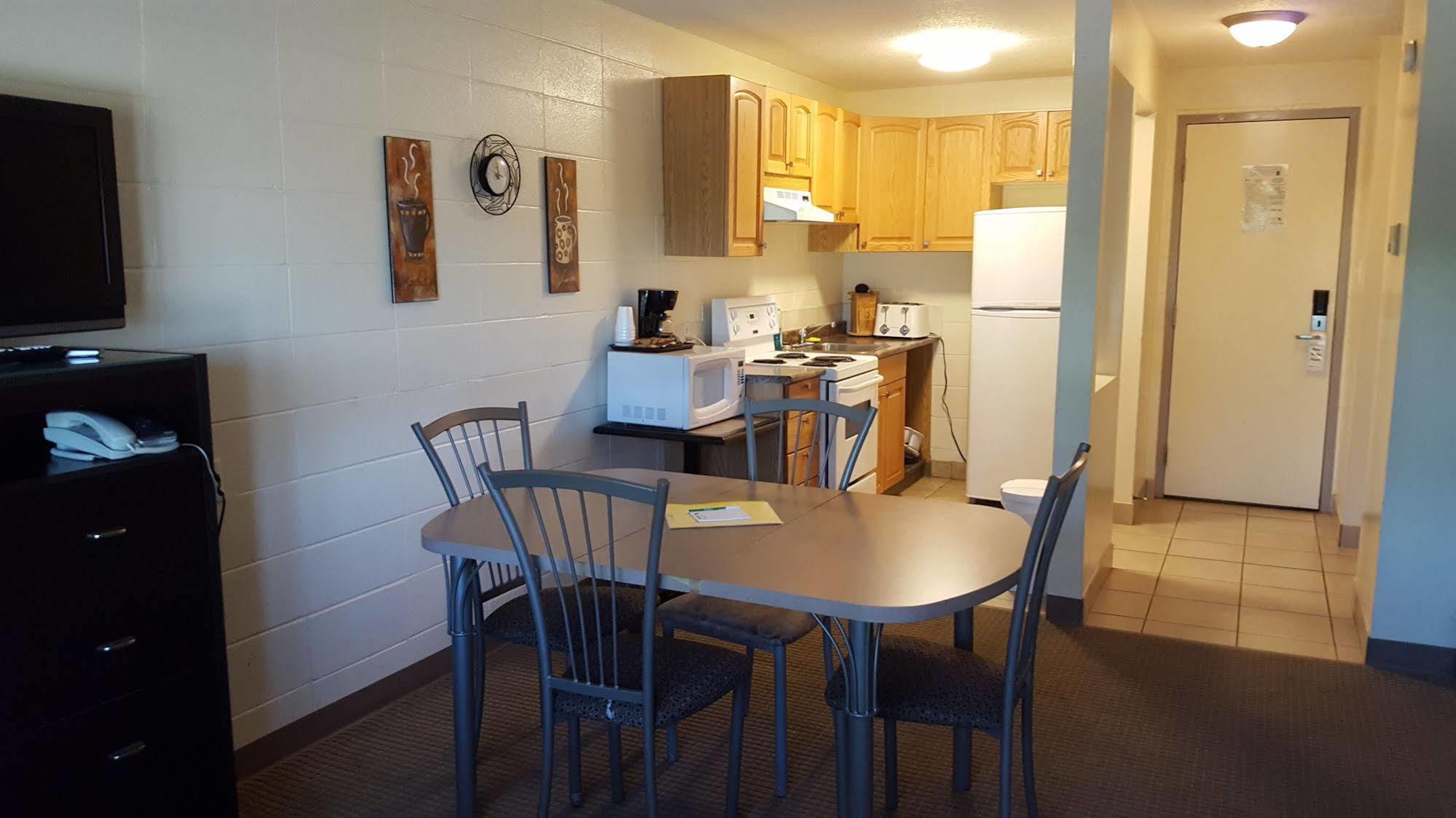 Beaverlodge Motor Inn 外观 照片